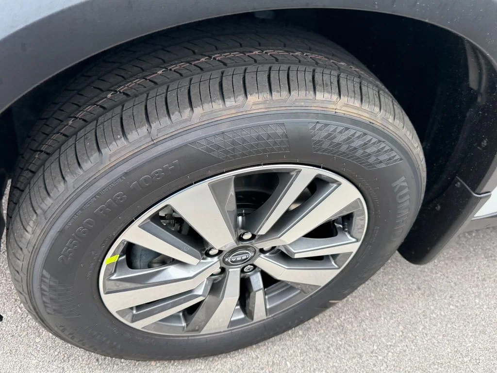 New 2026 Everest White Pearl TriCoat Nissan SL image 4