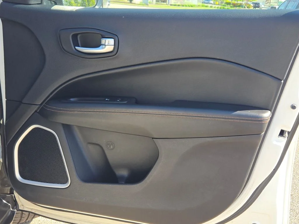Used 2020 White Jeep Limited image 9