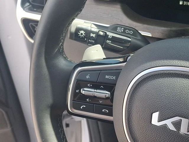 Used 2023 White Kia X-Line SX Prestige image 22