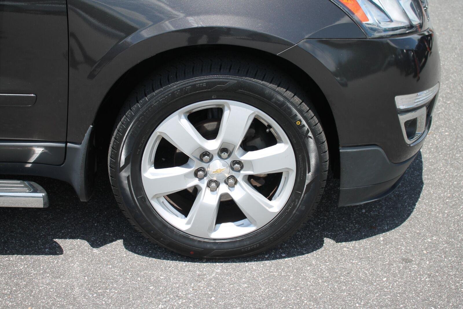Used 2016 TUNGSTEN METALLIC Chevrolet LT image 33