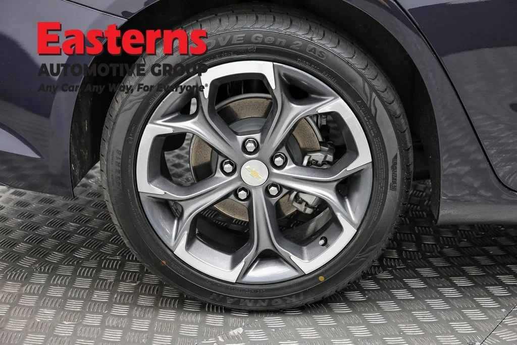 Used 2023 Gray Chevrolet LT image 26