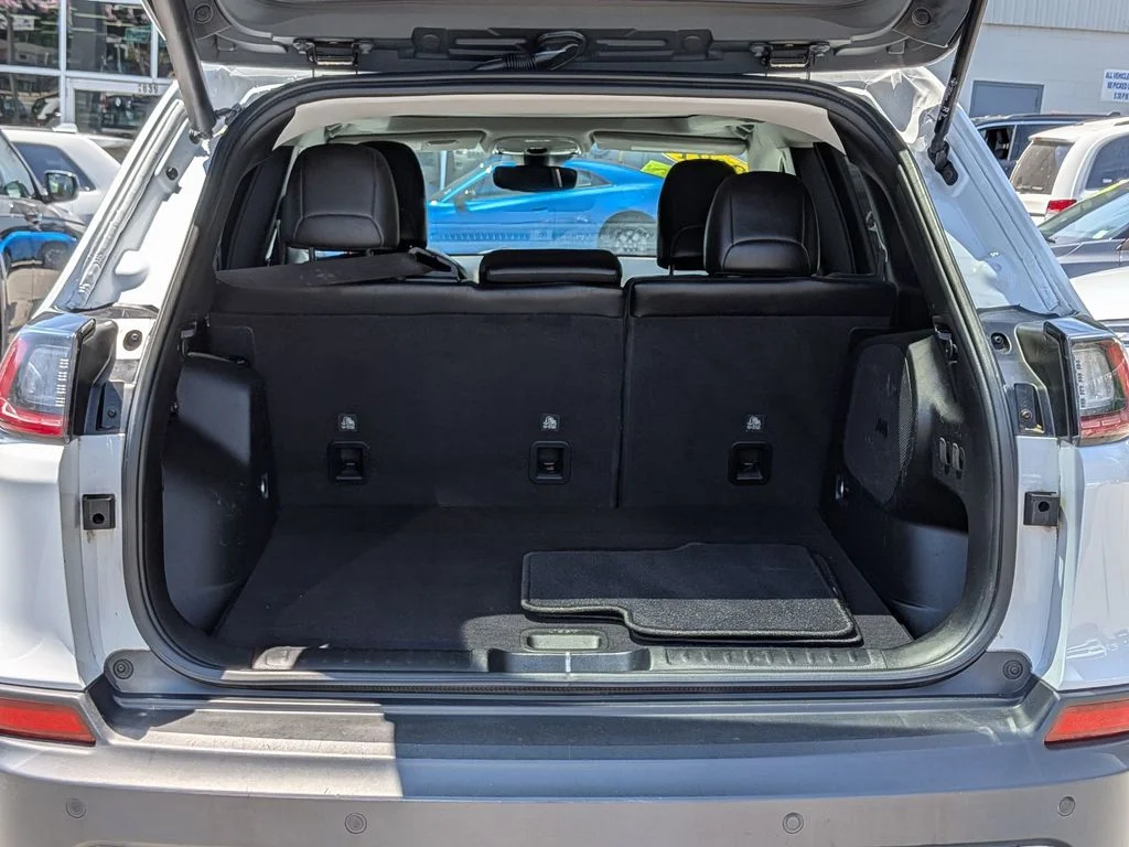 Used 2021 White Jeep Limited image 8