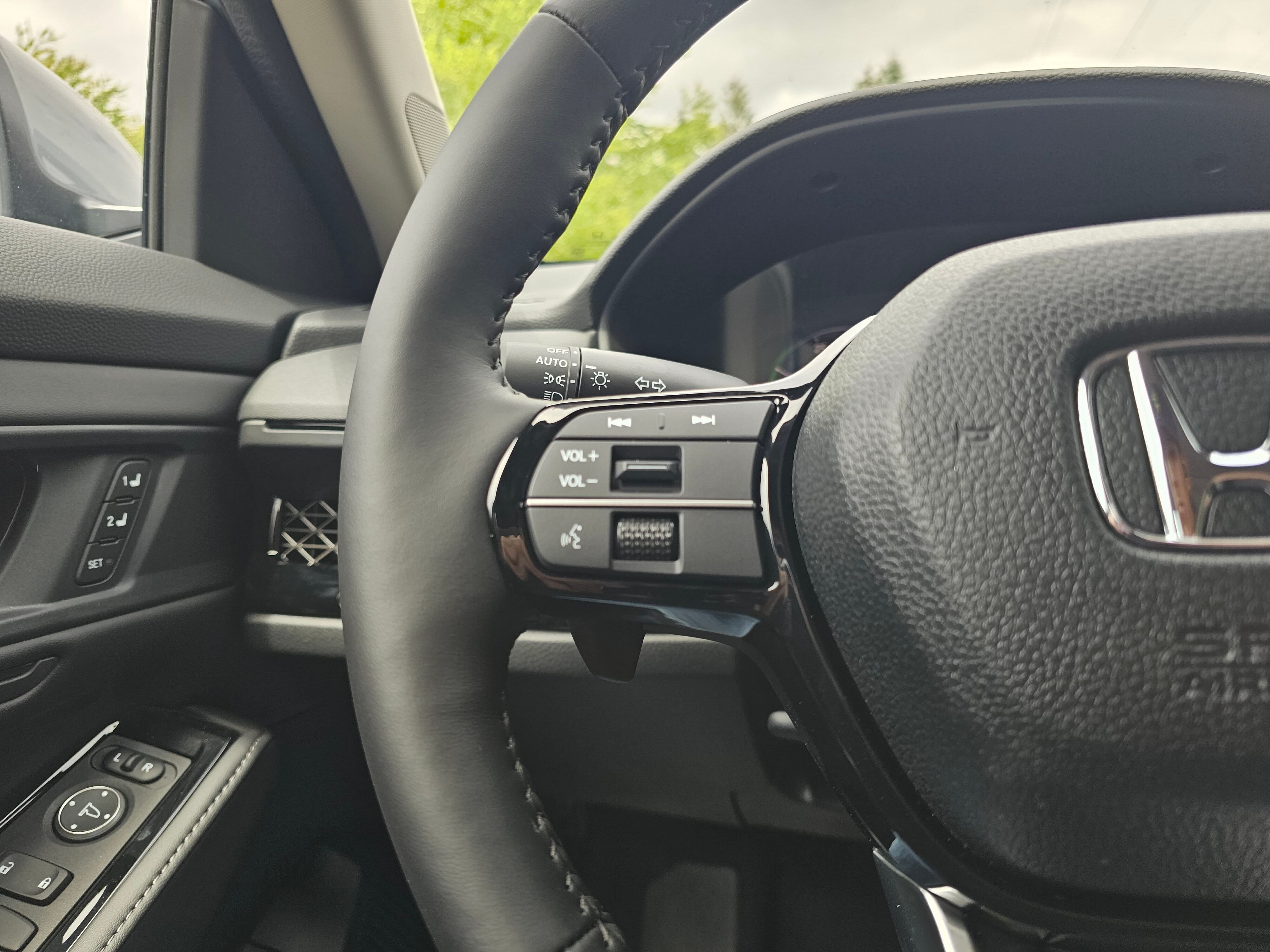 New 2026 Urban Gray Pearl Honda Touring image 35