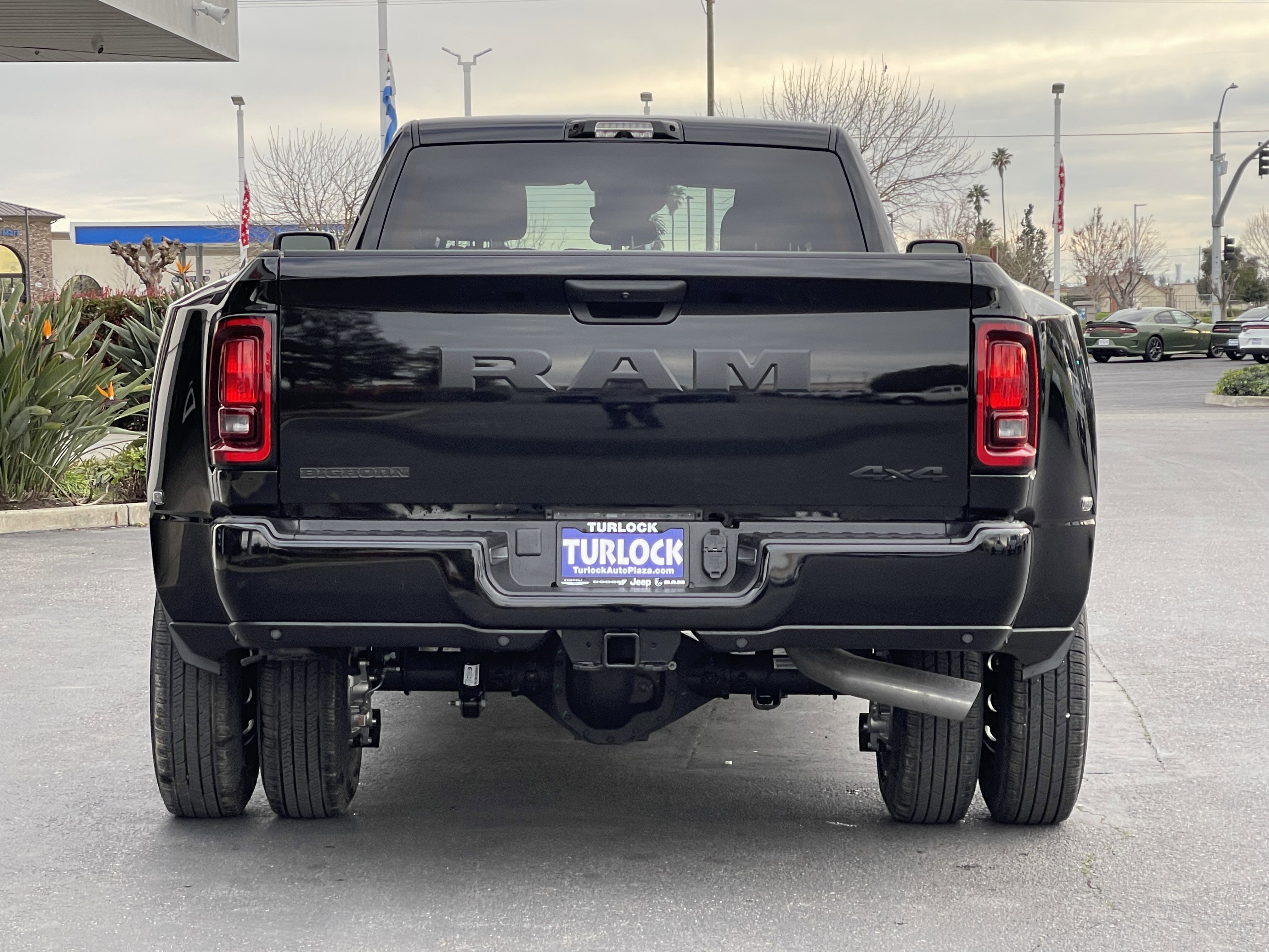 New 2026 Diamond Black Crystal Pearl-Coat Exterior Paint RAM Big Horn image 9