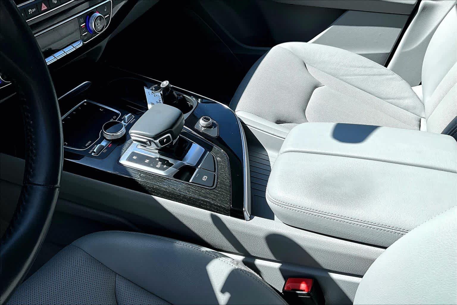 Used 2019 Carrara White Audi SE Premium Plus image 17