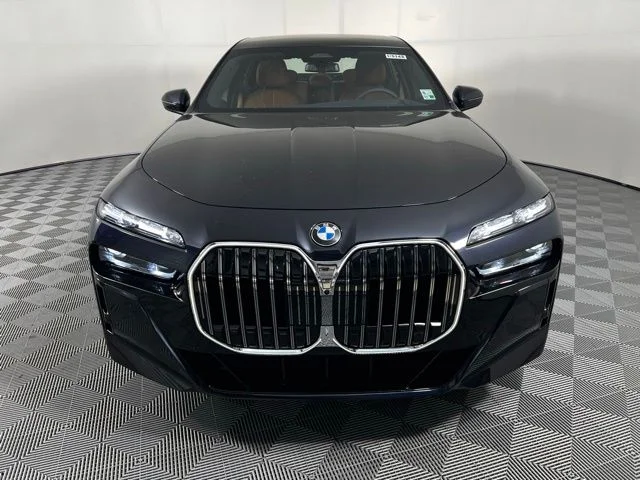 New 2025 Carbon Black Metallic BMW 760i xDrive image 2