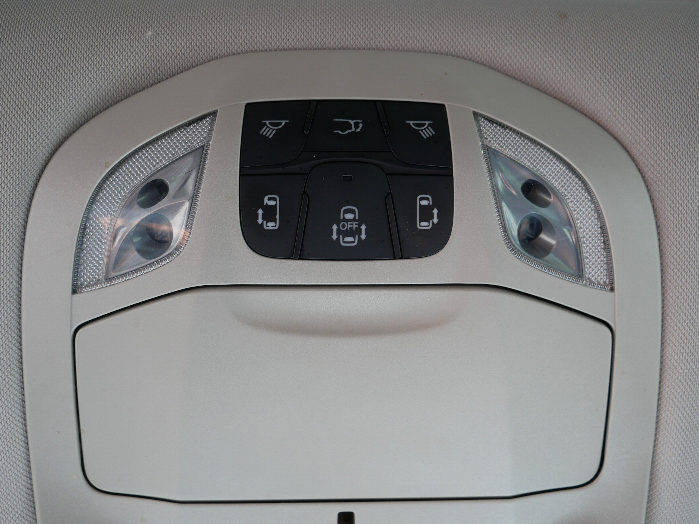 Used 2018 Granite Crystal Metallic Clearcoat Chrysler Hybrid Limited image 33