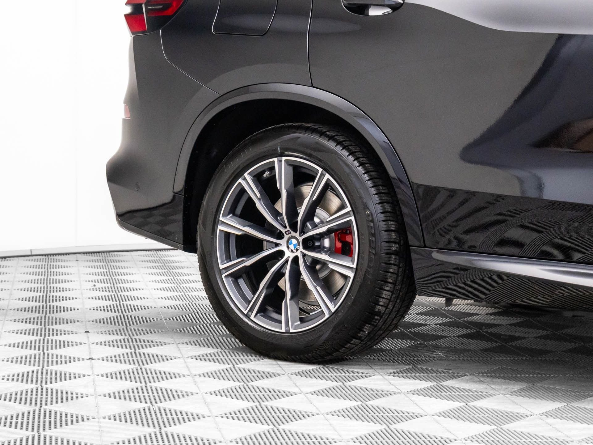 New 2026 Black Sapphire Metallic BMW xDrive50e image 35