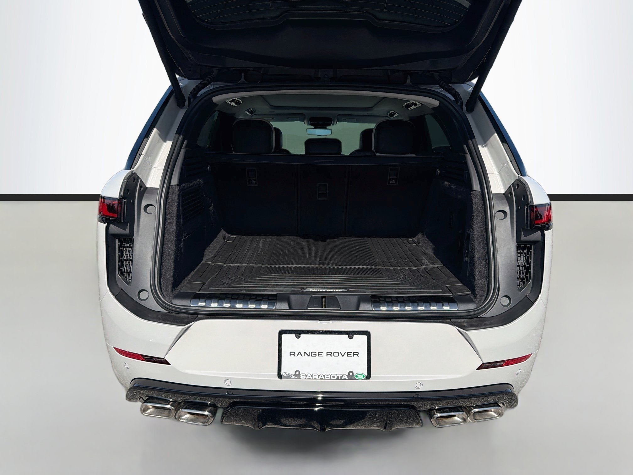 New 2026 Borasco Grey LAND ROVER Autobiography image 12