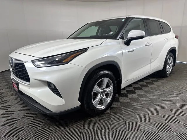 Used 2021 White Toyota LE image 8