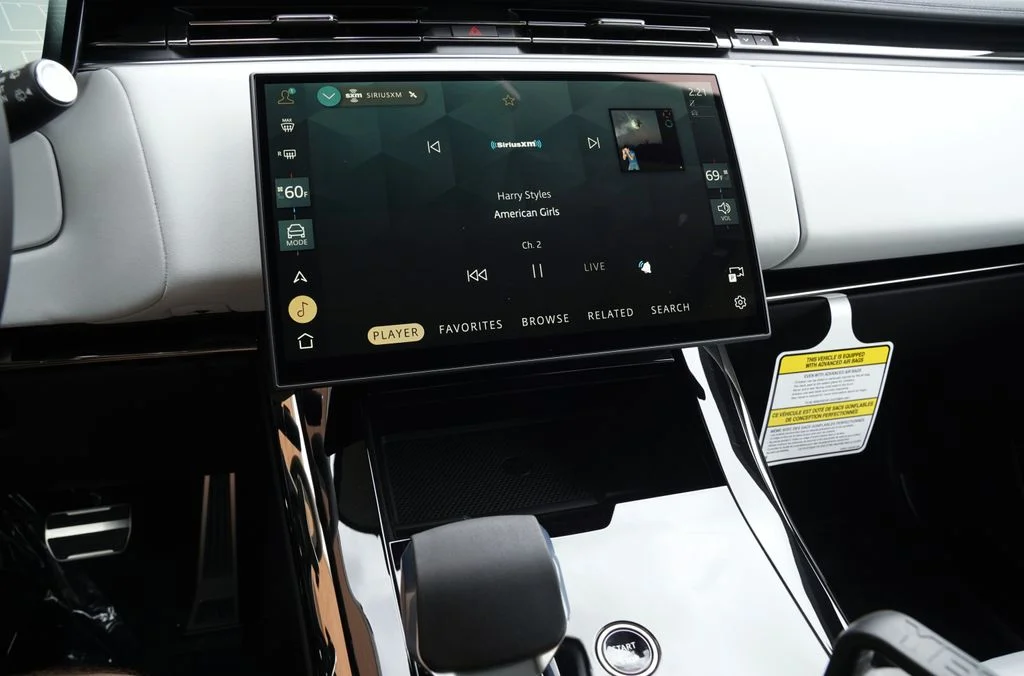 New 2026 Fuji White Land Rover Dynamic SE image 21