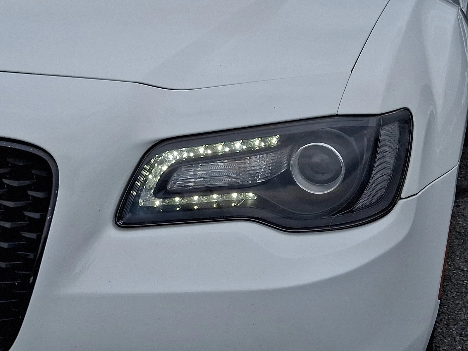 Used 2015 Bright White Clearcoat Chrysler 300S image 10