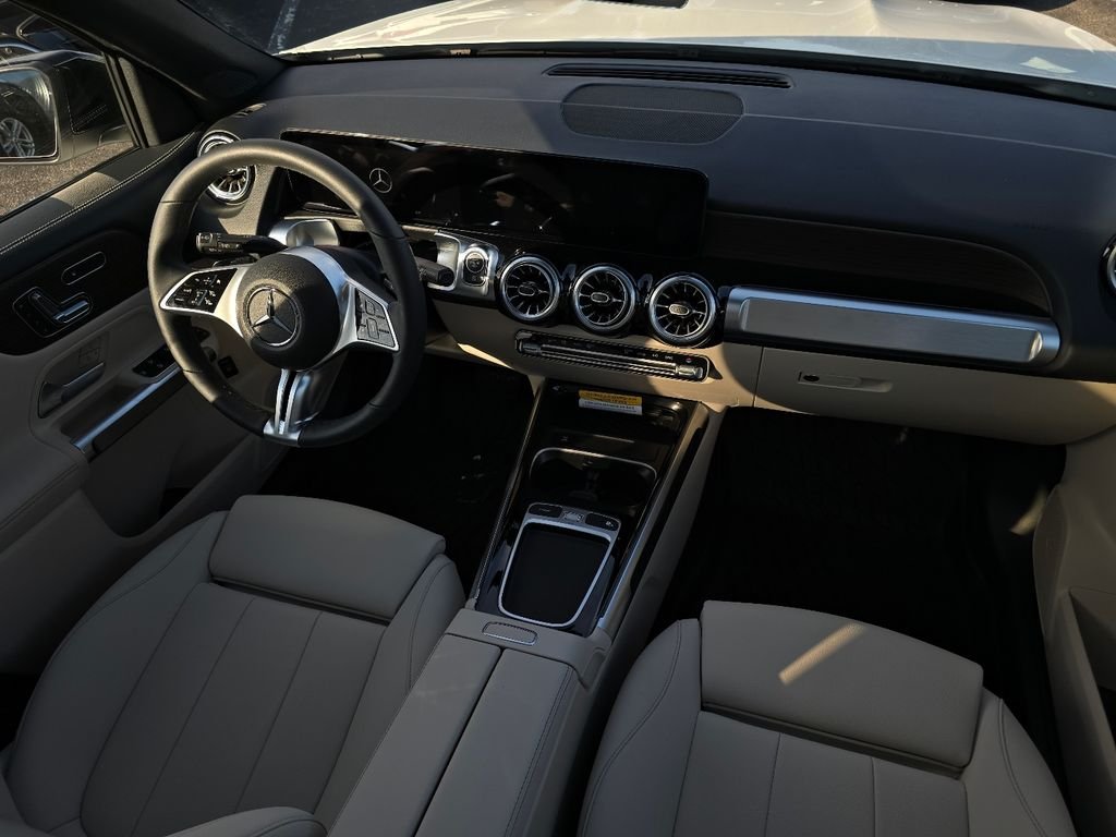 New 2026 Polar White Mercedes-Benz GLB 250 image 23