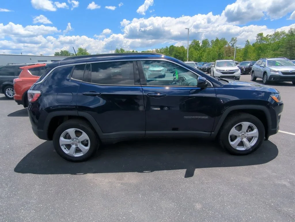 Used 2021 Blue Jeep Latitude image 9