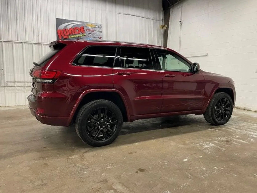 Used 2021 Velvet Red Pearlcoat Jeep Laredo X image 7