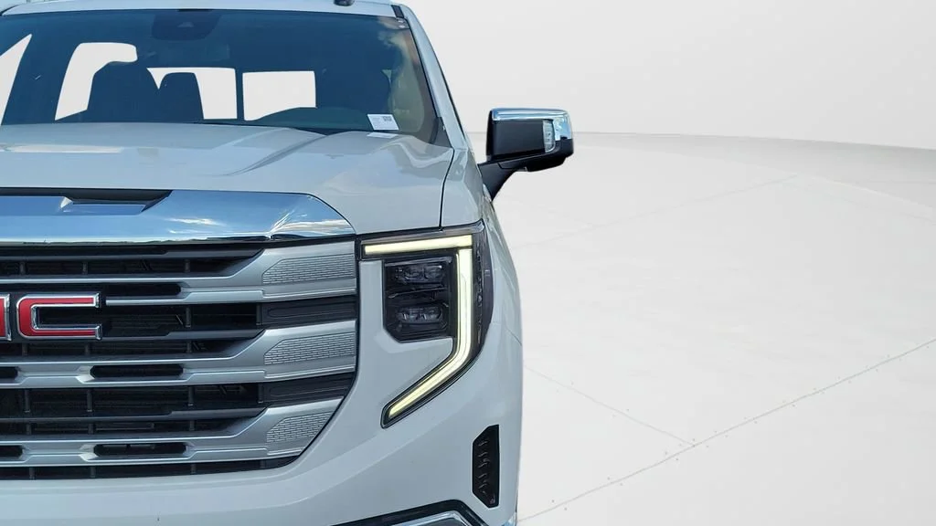 New 2026 Summit White GMC SLE image 9