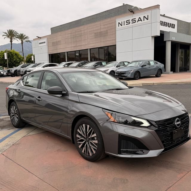 New 2026 Gun Metallic Nissan SV image 4