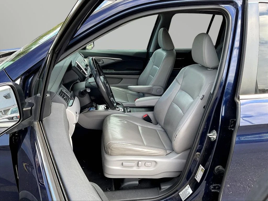 Certified Used 2019 Obsidian Blue Pearl Honda RTL image 25