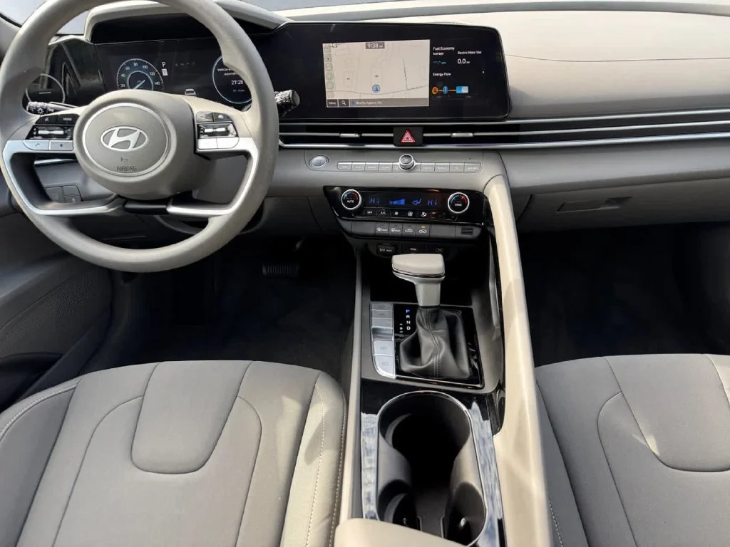 Used 2024 Silver Hyundai Blue image 6