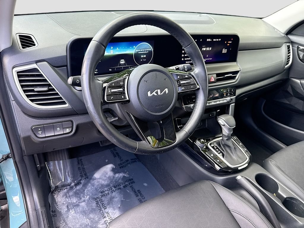 Used 2024 Pluton Blue Kia EX image 9
