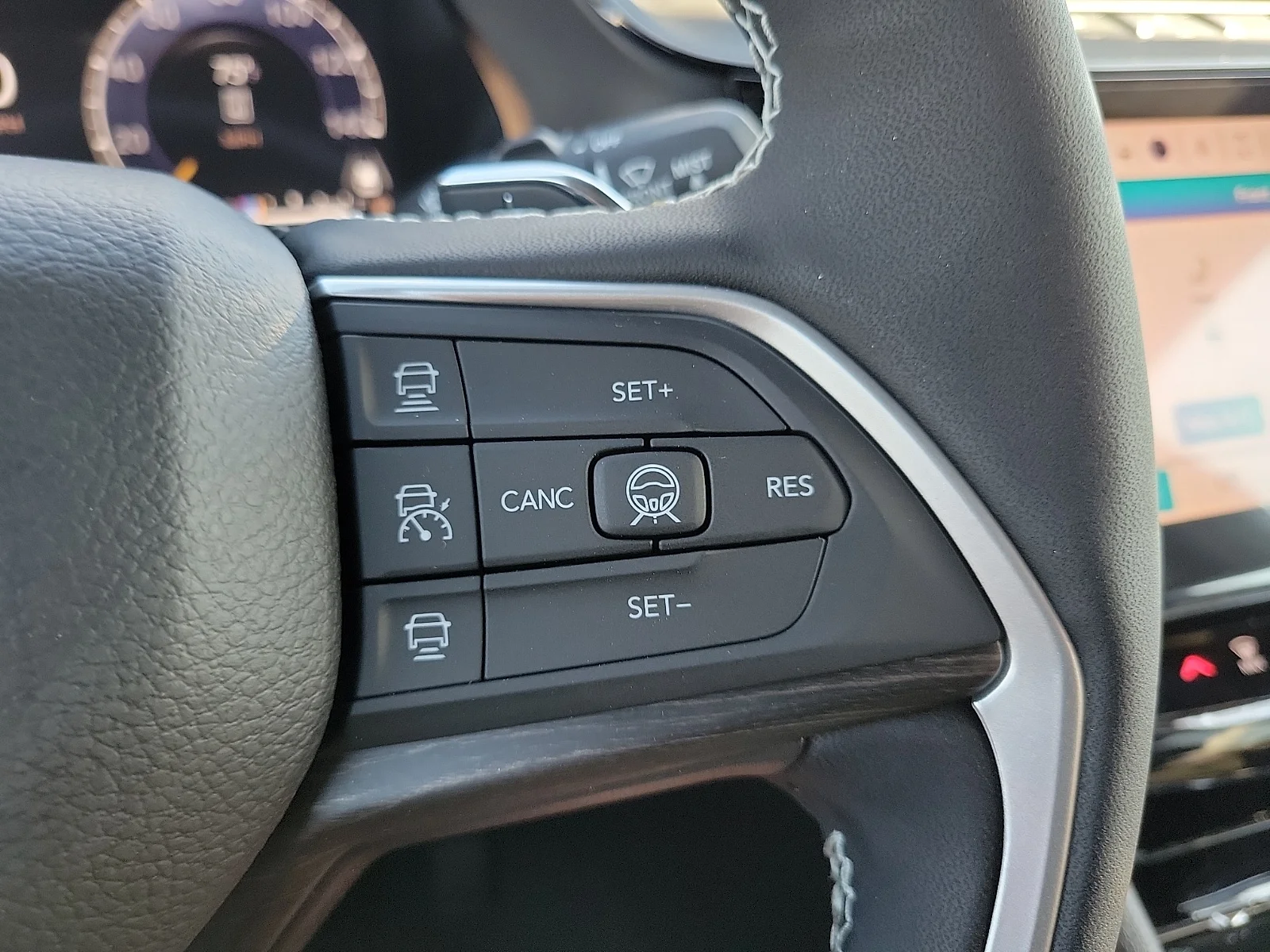 New 2027 Bright White Jeep L LAREDO ALTITUDE 4X2 image 19