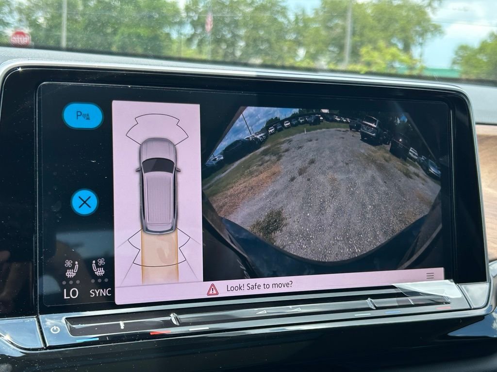 New 2026 Black Volkswagen SE w/Technology image 31