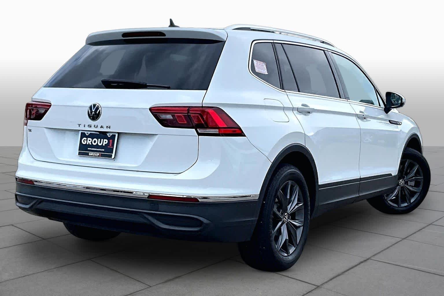 Used 2024 Pure White Volkswagen SE image 11