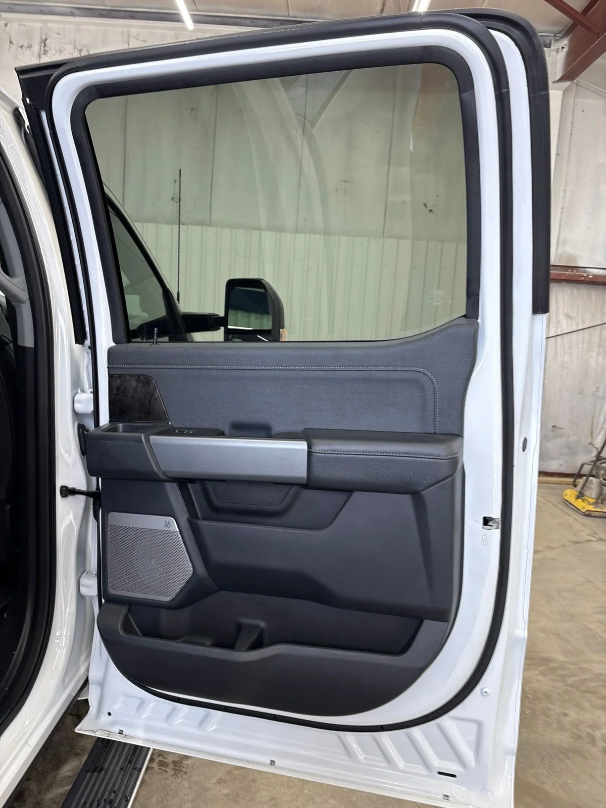 Used 2024 Oxford White Ford Lariat image 17