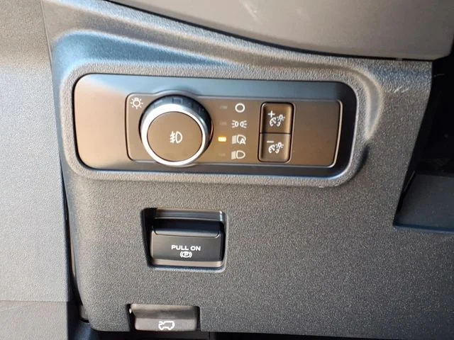 New 2026 Avalanche Gray Ford Outer Banks image 16
