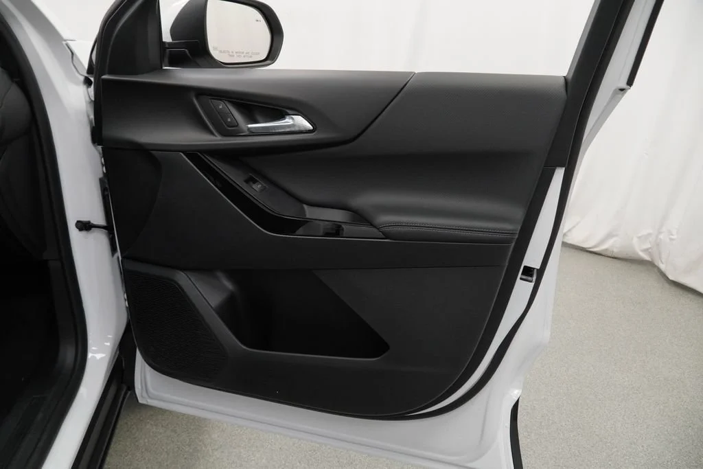 New 2027 Summit White Chevrolet LT image 25