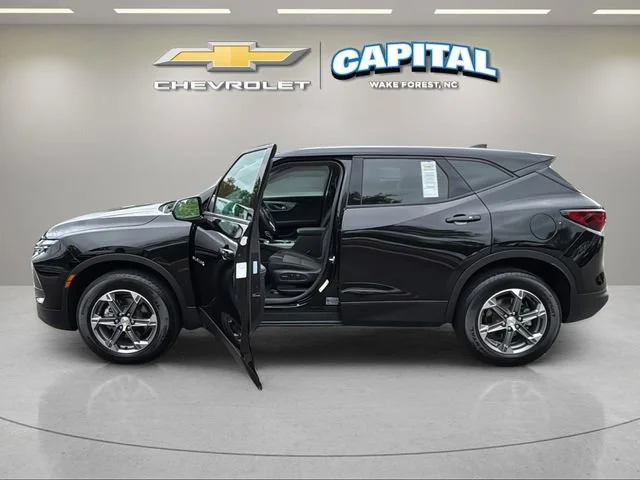 Used 2025 Black Chevrolet 2LT image 3