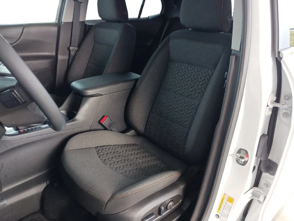 Used 2023 SUMMIT WHITE Chevrolet LT image 27
