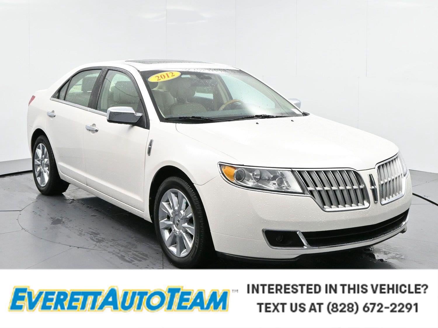 Used 2012 White Platinum Metallic Tricoat Lincoln 4dr Sdn FWD image 1