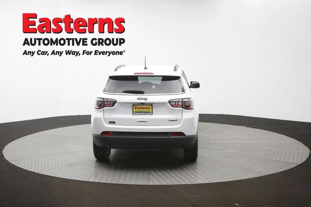 Used 2022 White Jeep Latitude image 36