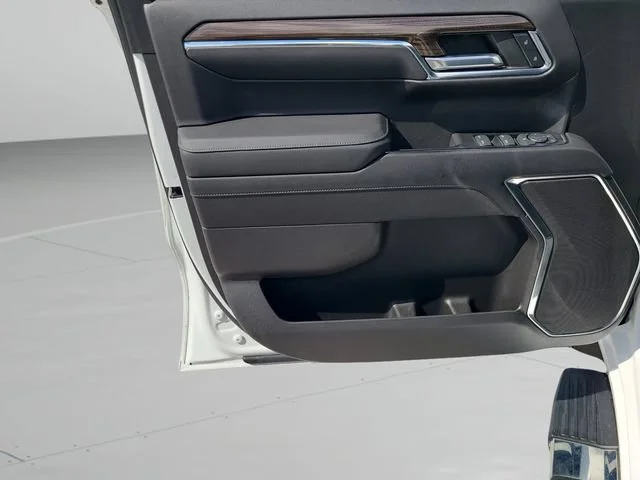 Used 2023 SUMMIT WHITE Chevrolet LT image 16