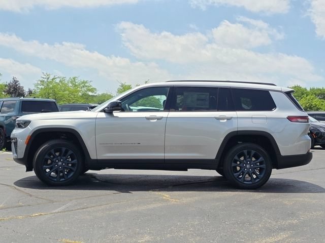 New 2026 Silver Zynith Exterior Paint Jeep 85th Anniversary Edition image 27