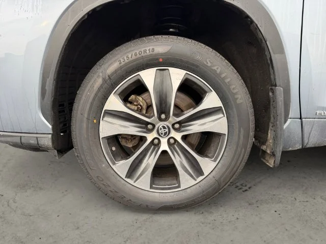 Used 2022 Moon Dust Toyota XLE image 9