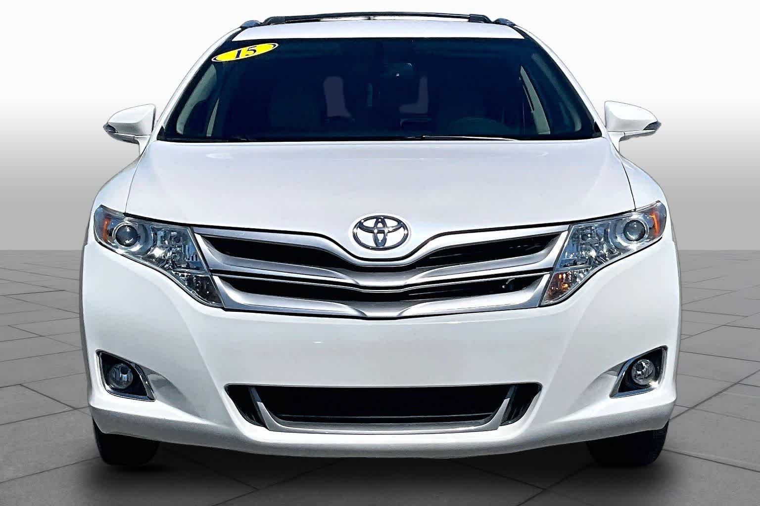 Used 2015 Blizzard Pearl Toyota XLE image 3