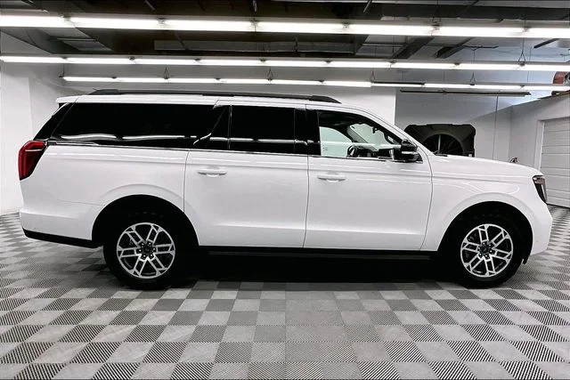 Used 2025 Oxford White Ford Active image 15