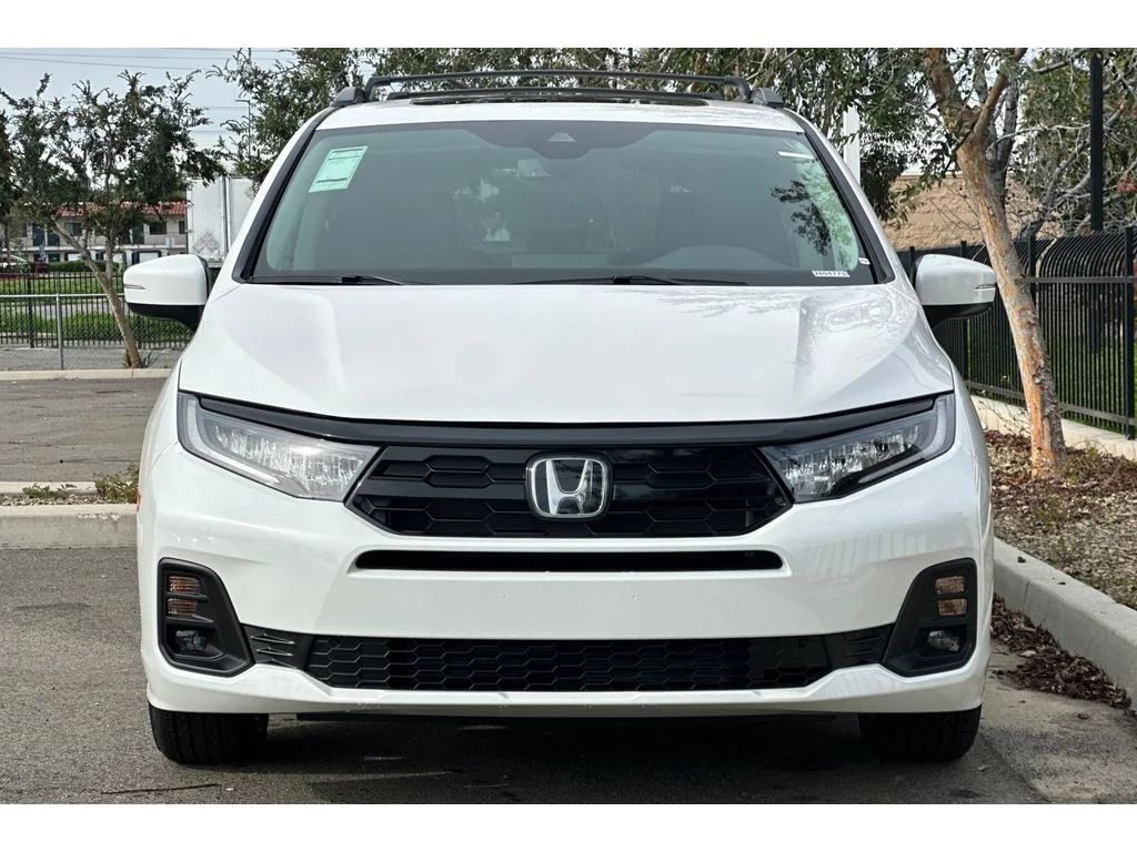 New 2026 Platinum White Pearl Honda Touring image 10