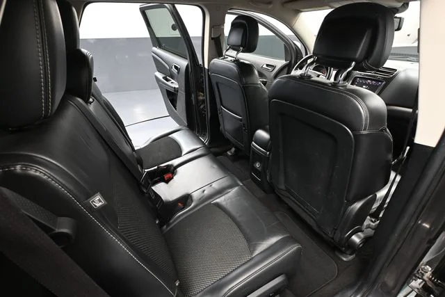 Used 2017 Gray Dodge Crossroad image 43
