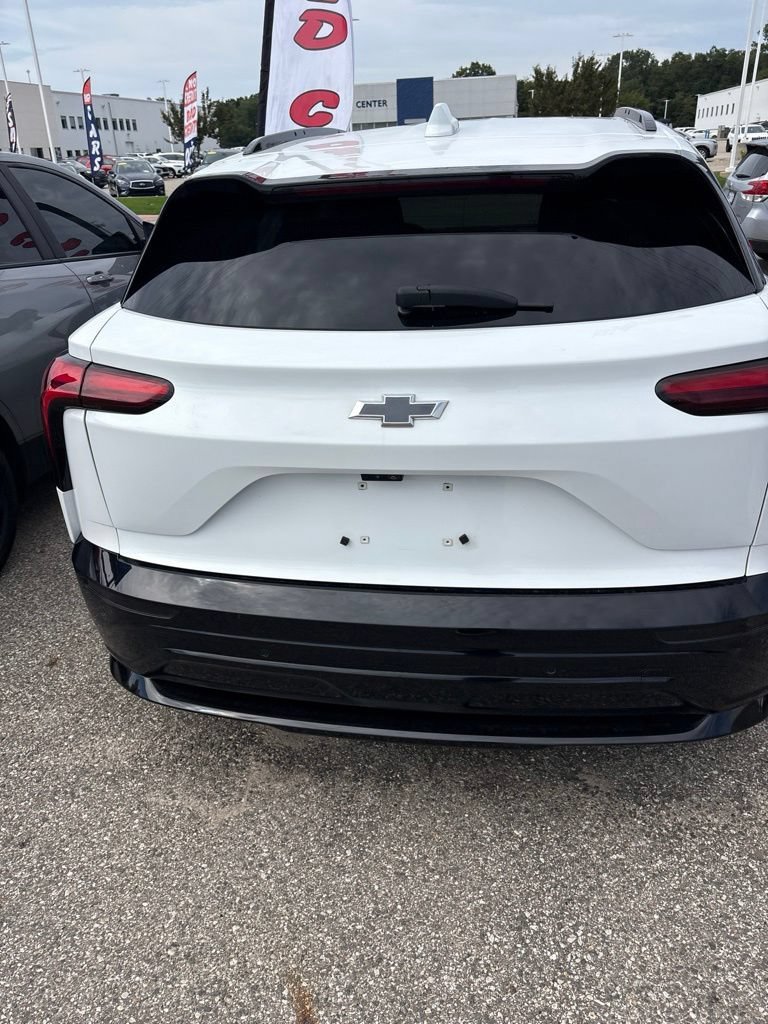Used 2024 Summit White Chevrolet RS image 5