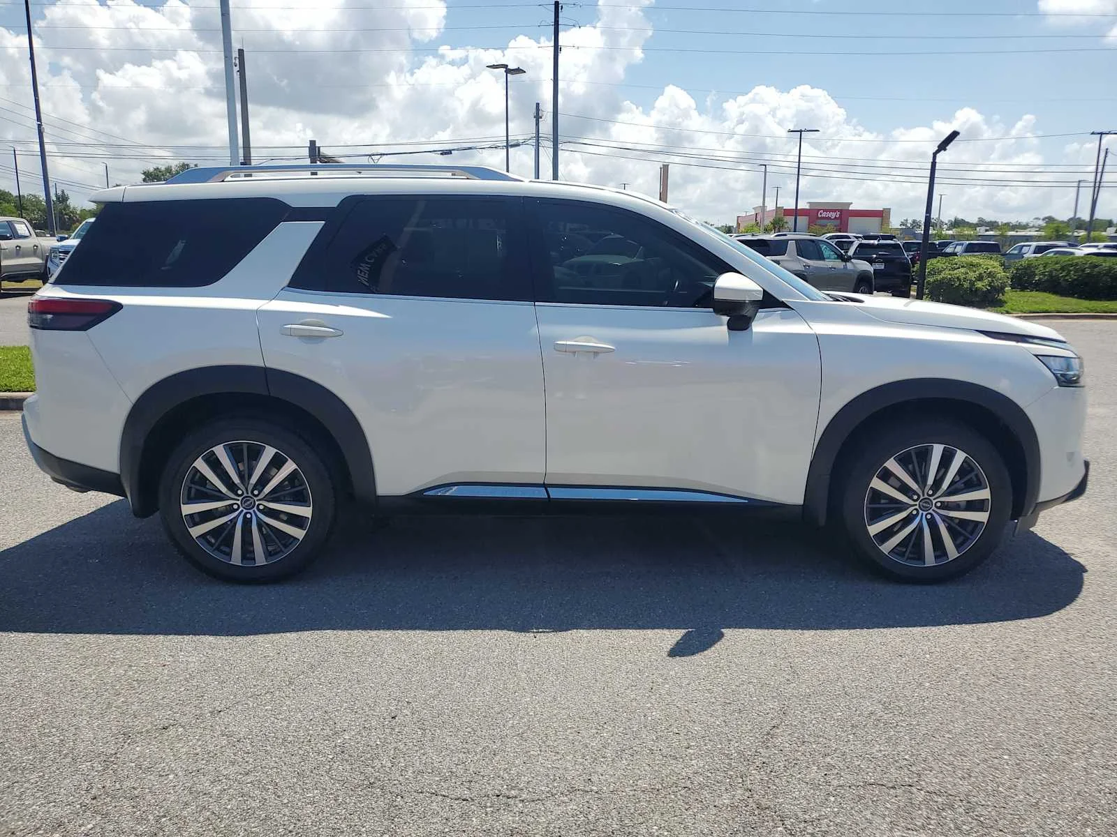 Used 2022  Nissan Platinum image 7