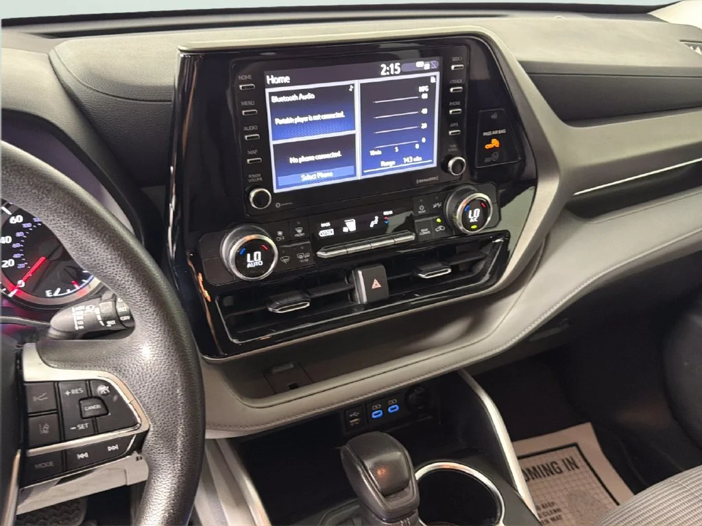 Used 2022 Silver Toyota L image 21