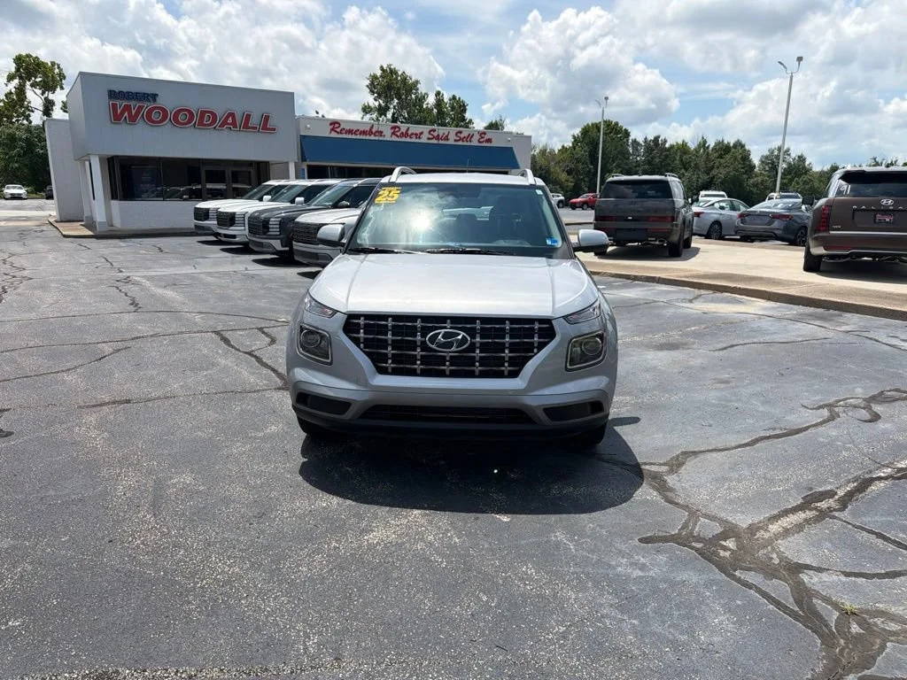 Used 2025 Silver Hyundai SEL image 2