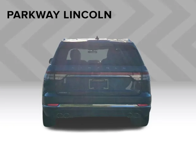 Used 2021 Blue Lincoln Reserve image 4