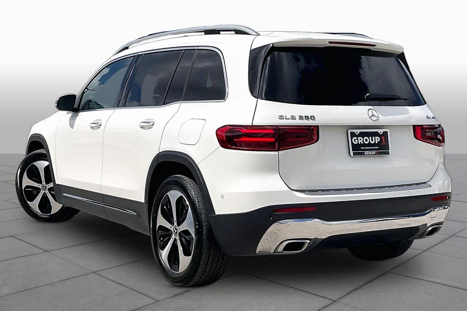 Used 2025 Polar White Mercedes-Benz GLB 250 image 12
