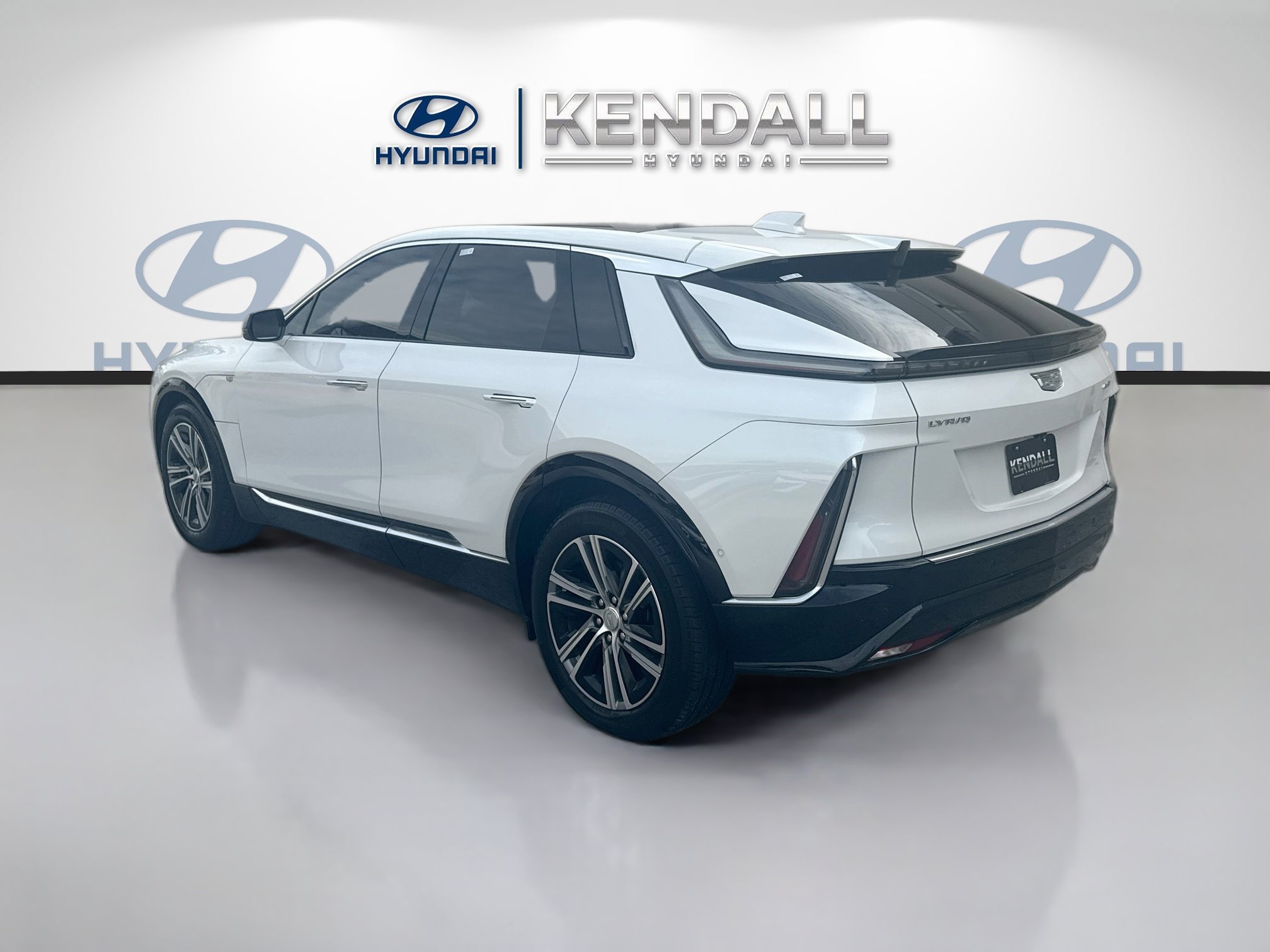 Used 2024 Emerald Lake Metallic Cadillac Sport image 4