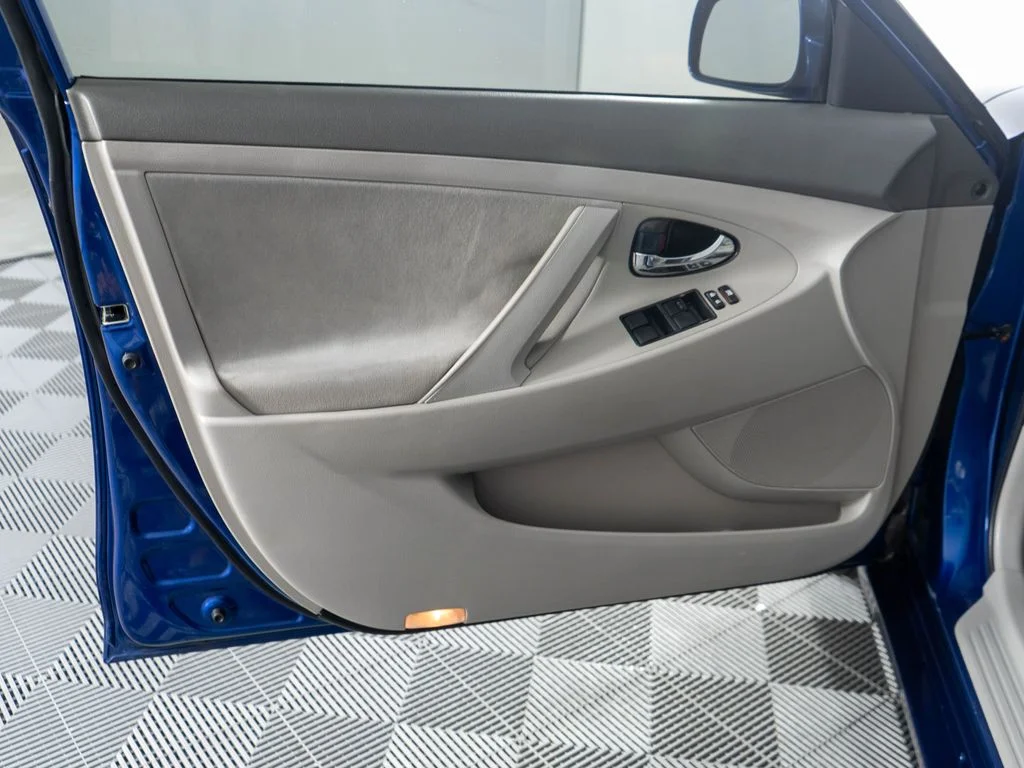 Used 2007 Blue Toyota LE image 20