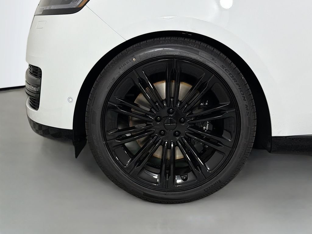 New 2026 Fuji White Land Rover SE image 33